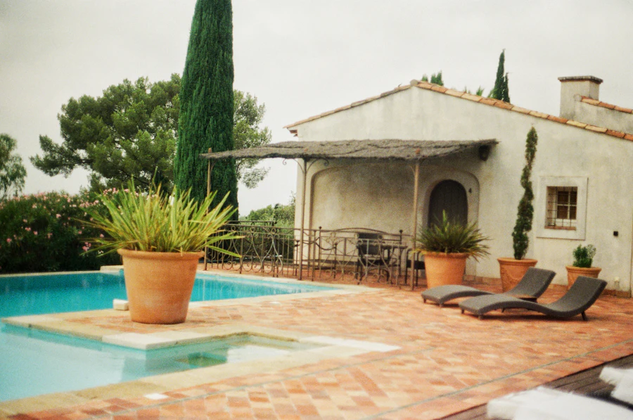 Terrasse et piscine d'une maison du Sud